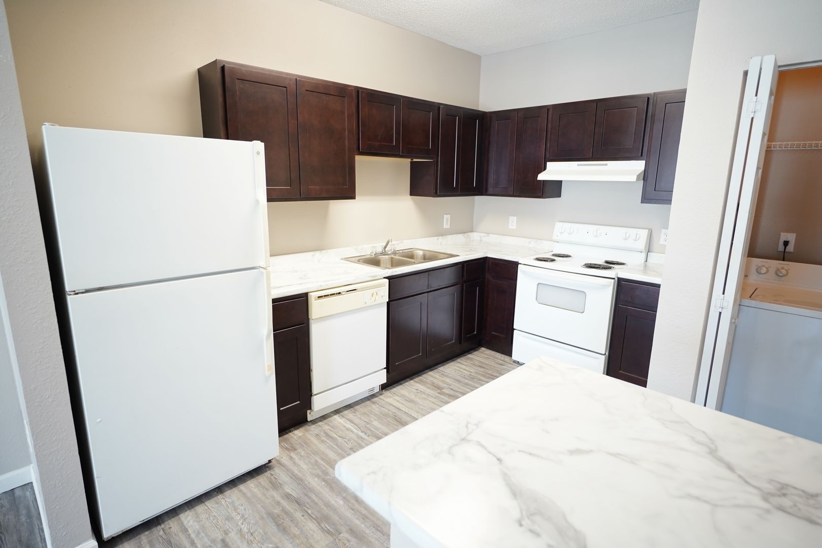 Martin Apartment: 237 W Peach St. - Unit 811