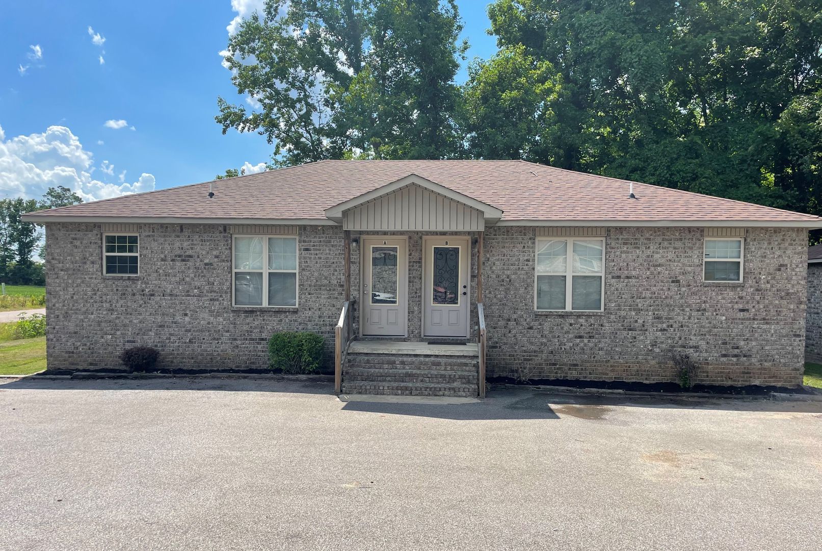 Martin Apartment: 174 Courtright Rd.