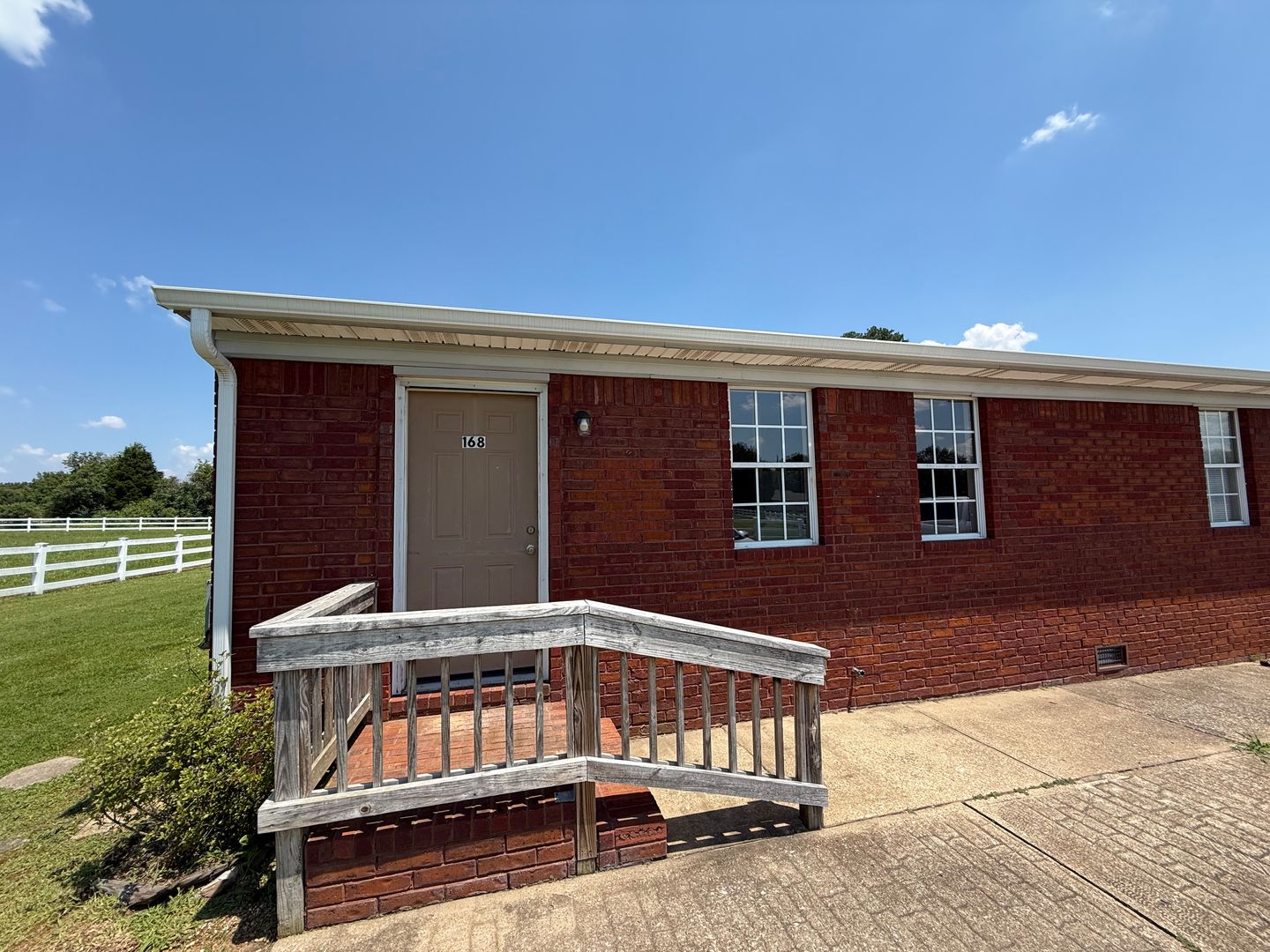 Dresden Apartment: 168 Clifton St