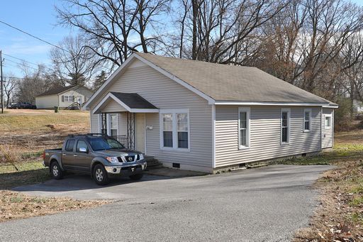 Cozy 3 BD, 1 BA House in Martin!