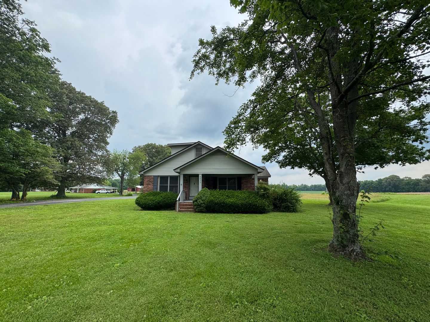Dresden House: 9930 Hwy 22