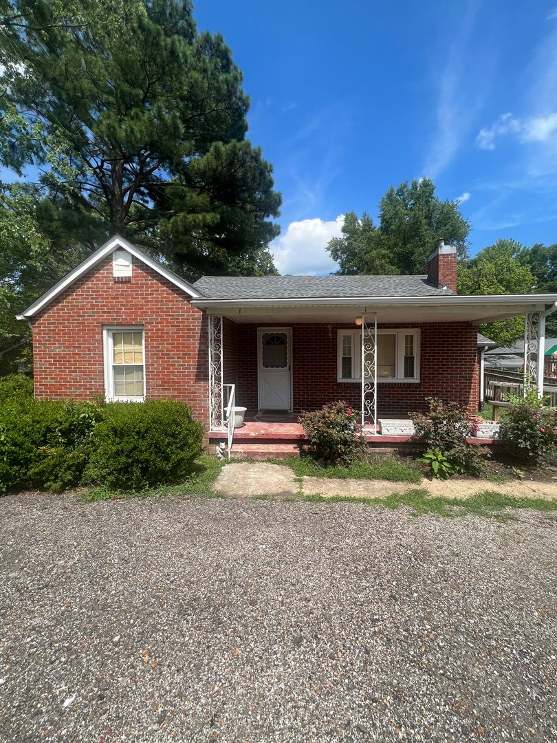 Quaint Brick Home in Martin! 