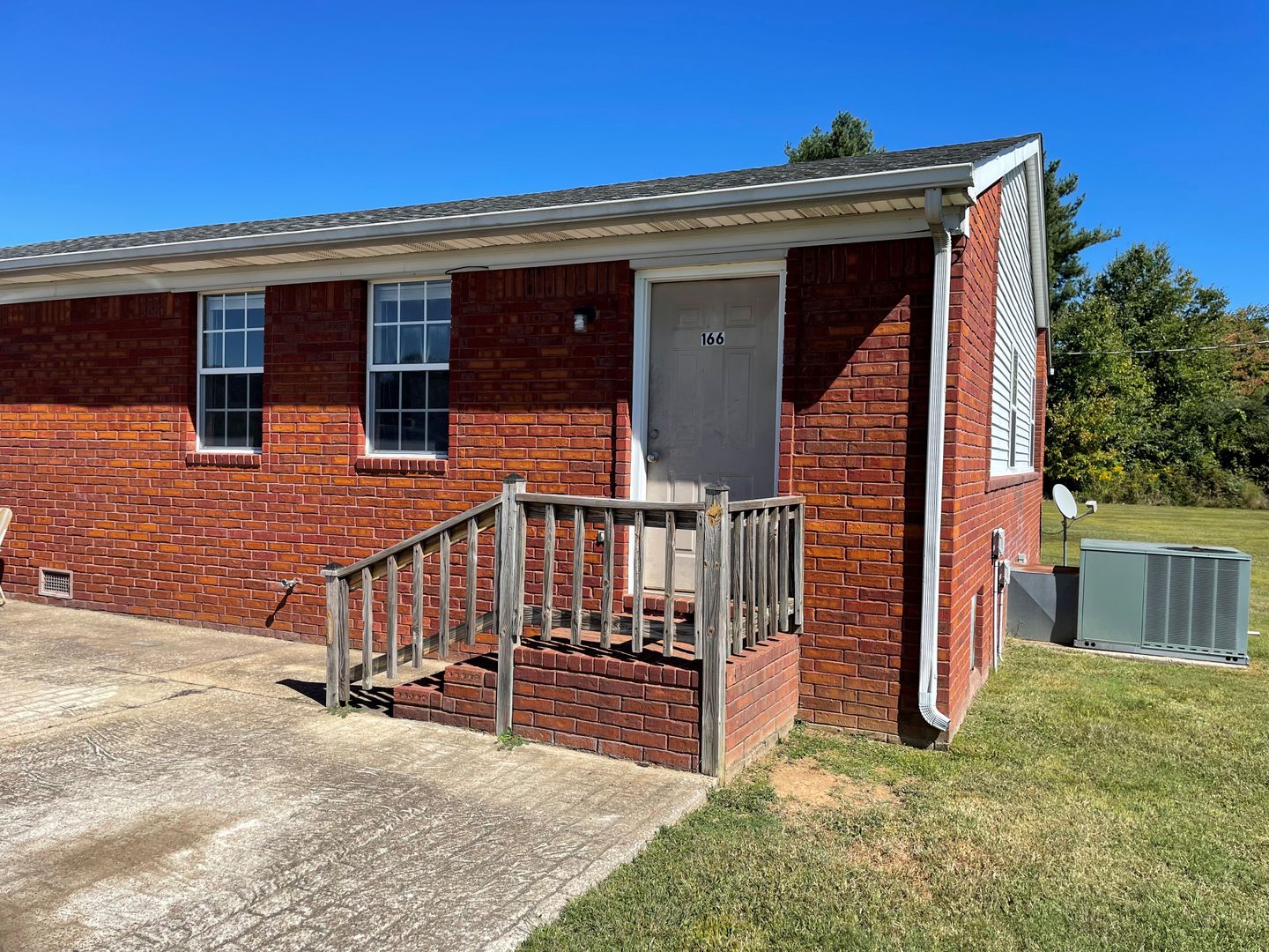 Dresden Apartment: Clifton St