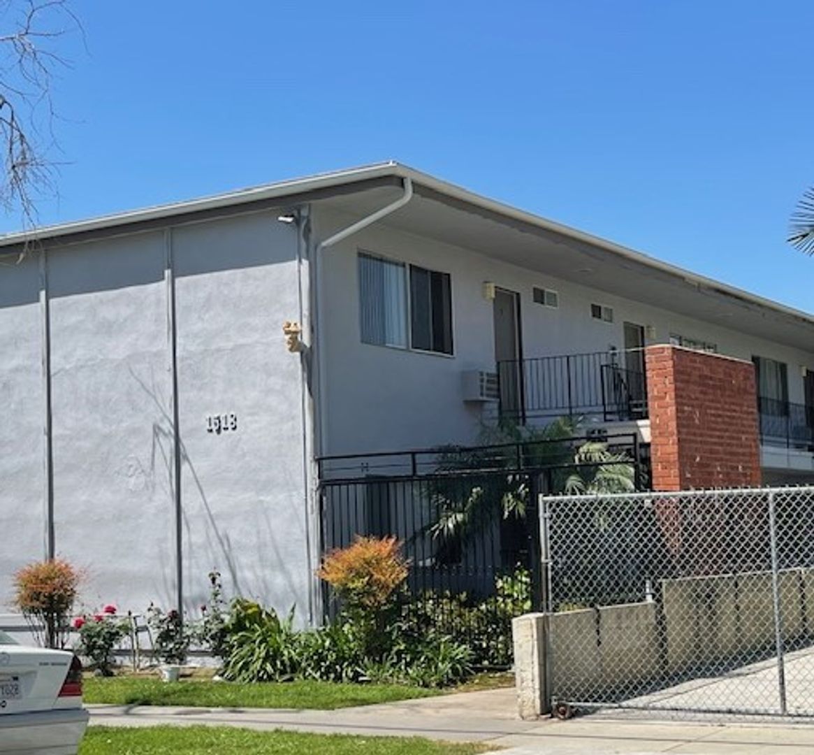 Santa Ana Apartment: 1518 North Durant Street