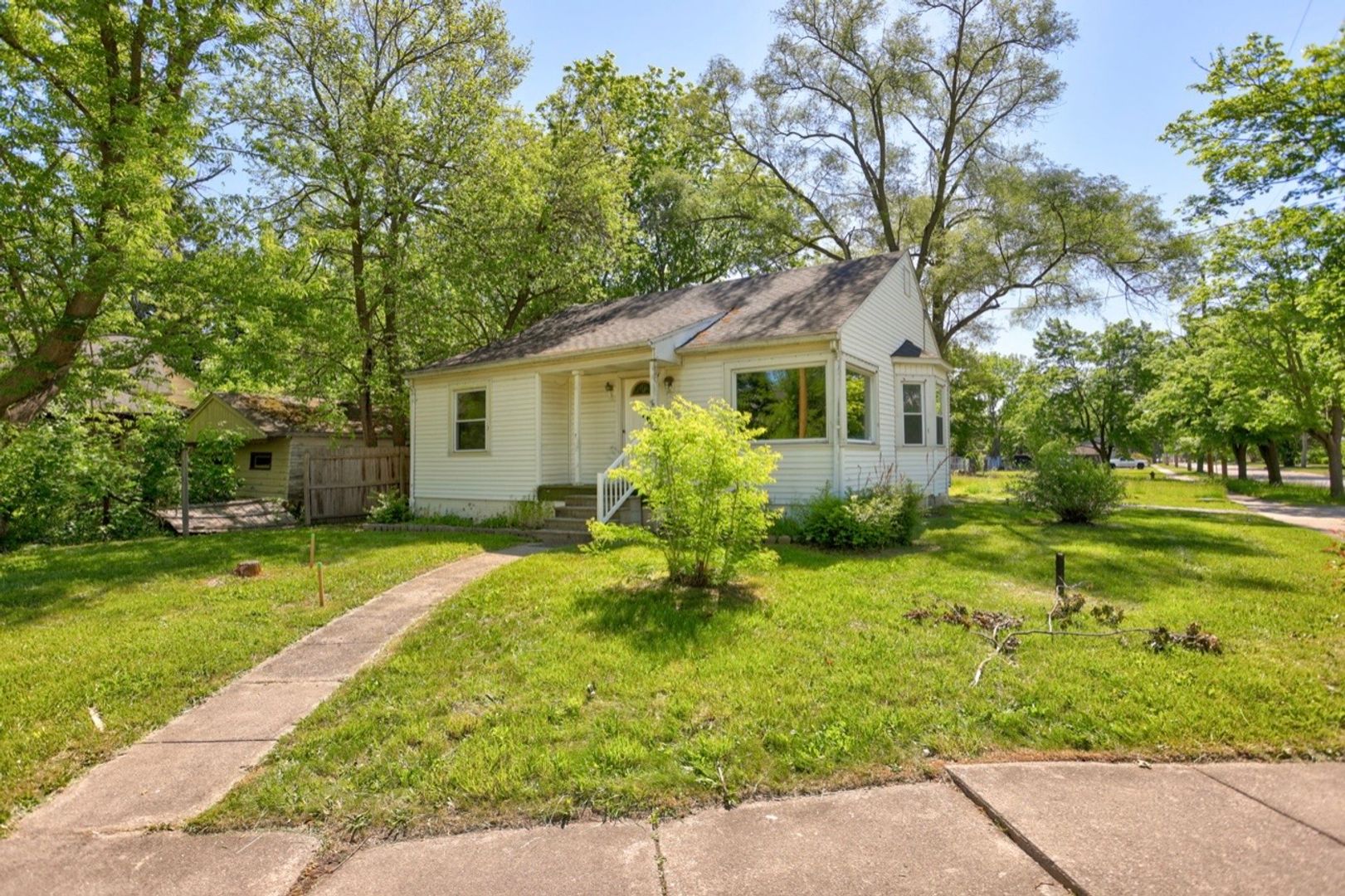 Saginaw House: 332 Bullock St