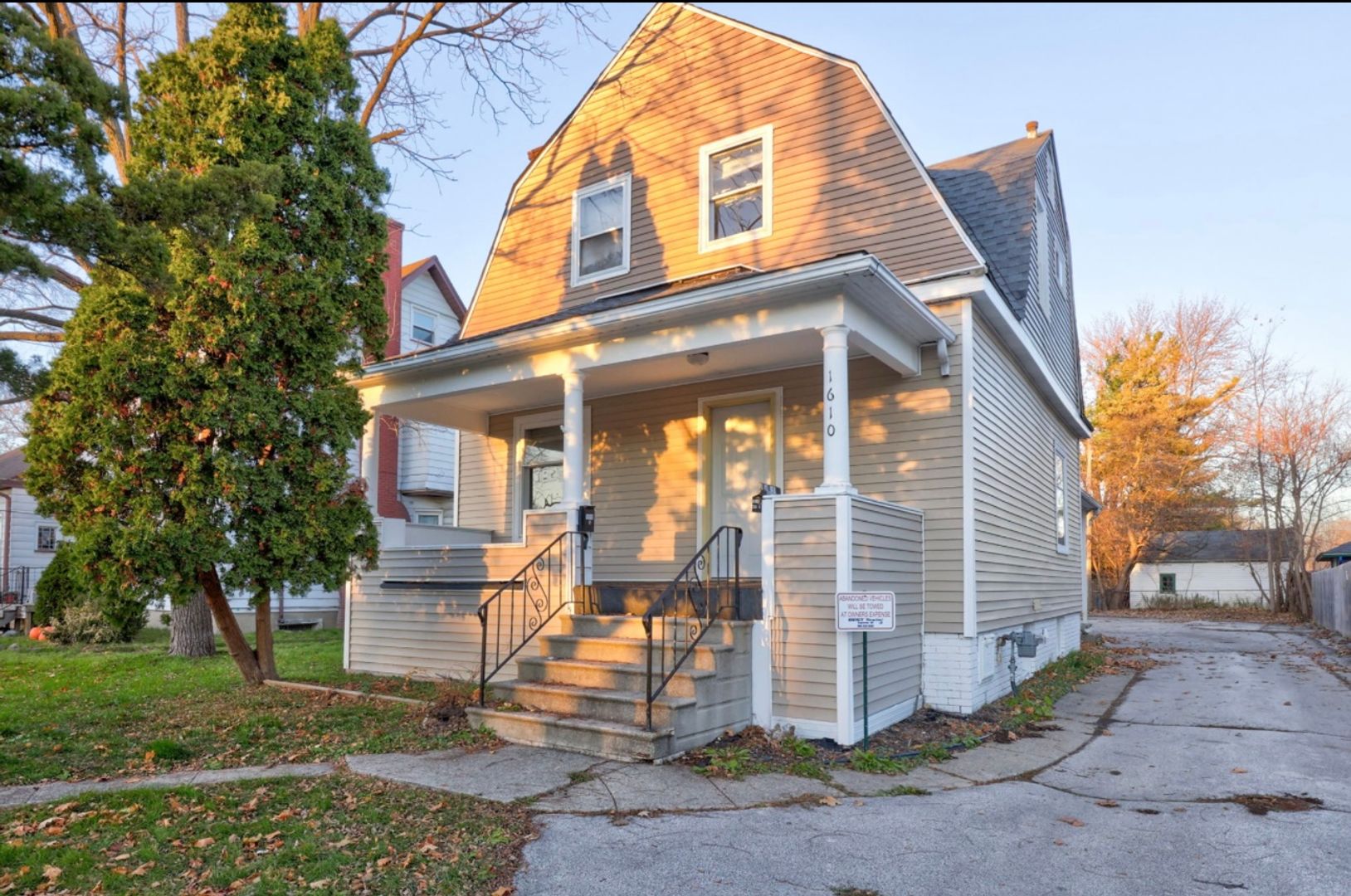 Saginaw Apartment: 1610 Court St.