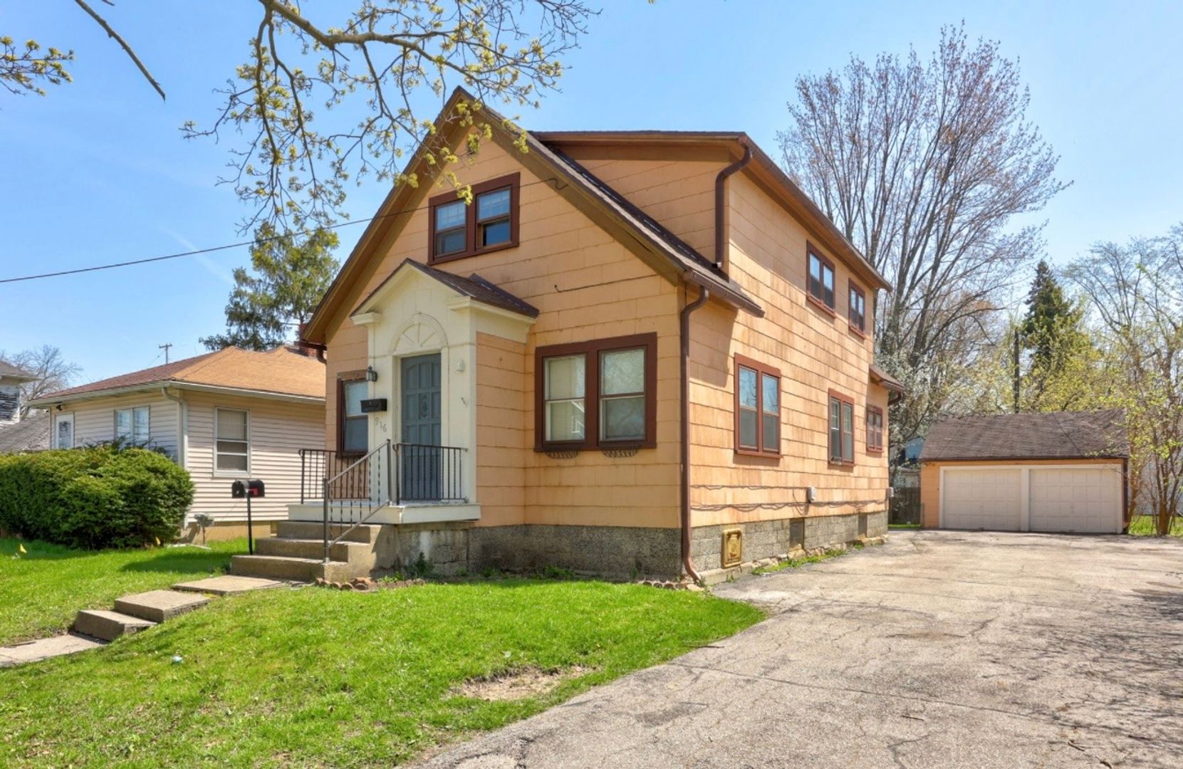 Saginaw Apartment: 916 S Webster St