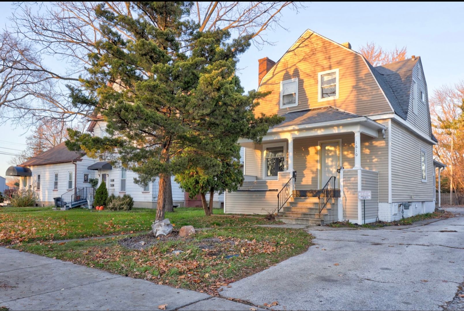 Saginaw Apartment: 1610 Court St.