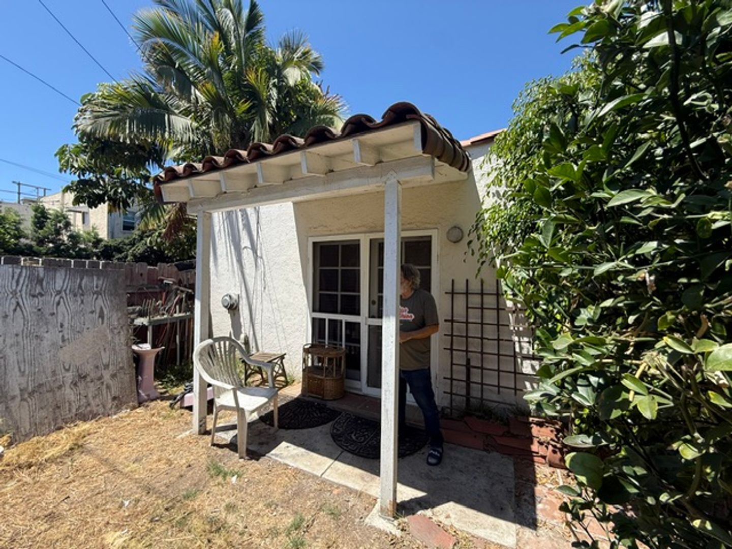 LONG BEACH House: 2240 CHESTNUT AVE