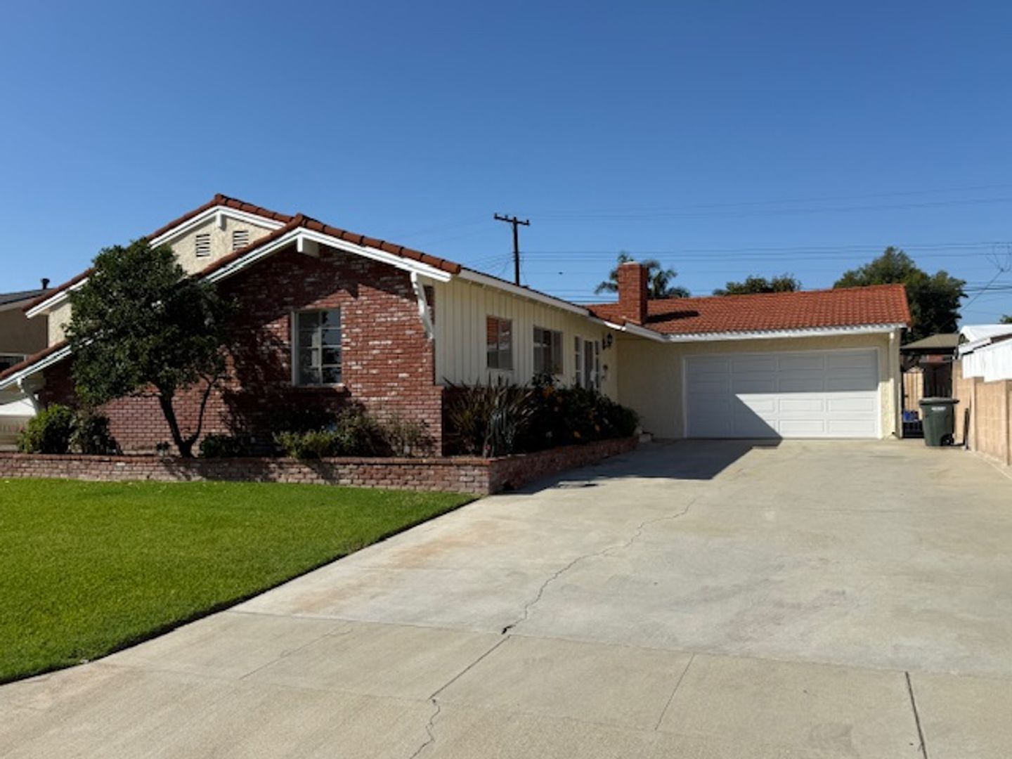 LA MIRADA House: 13923 BIOLA AVE