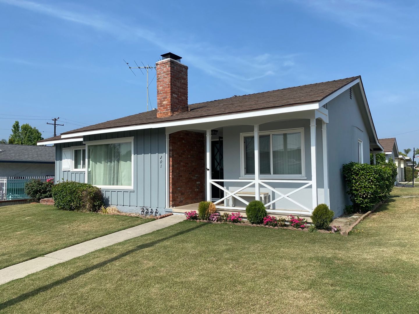 LA HABRA House: 201 S MISSION ST