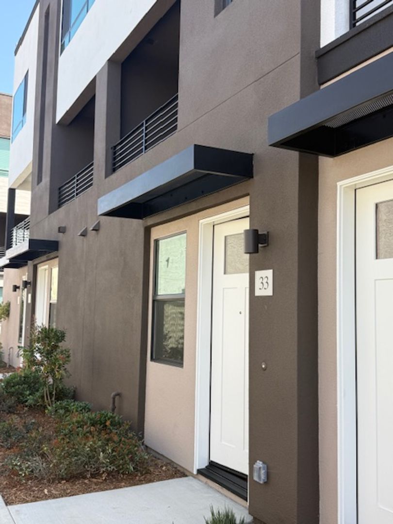 STANTON House: 33 BIGSBY DR