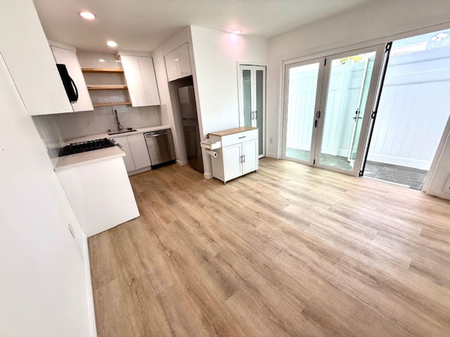 LAKEWOOD House: 4709 MAYBANK AVE