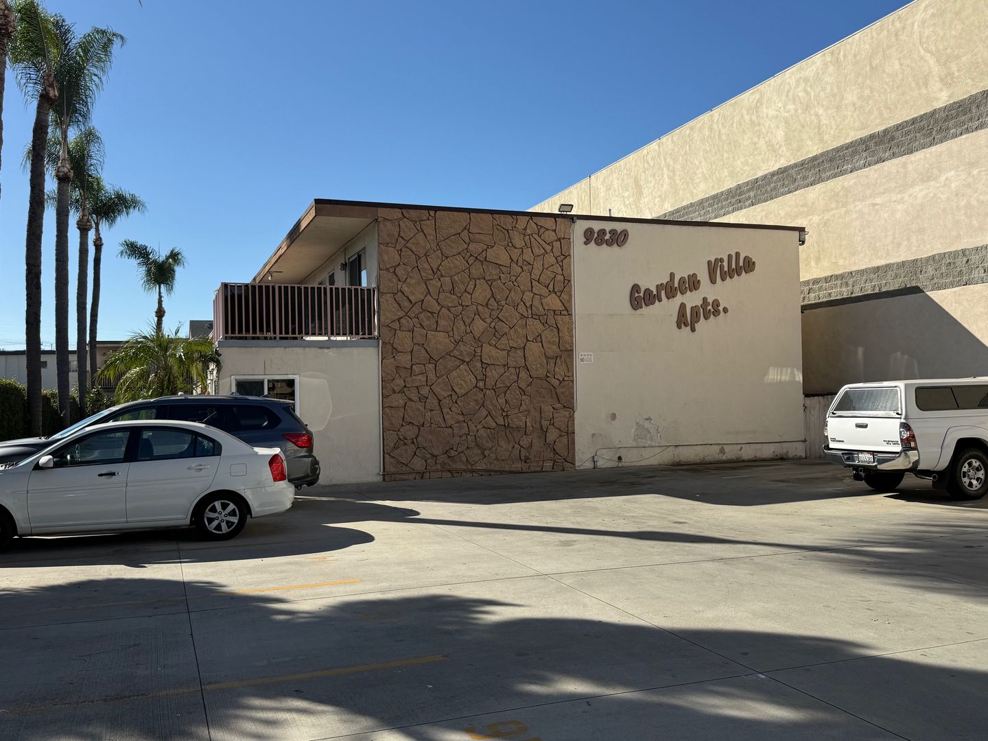 BELLFLOWER Apartment: 9830 RAMONA ST