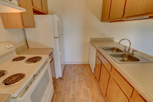 September Savings start at just $99! Make your move by 9/23 and pay $99 for your 1st month's rent. Call now for details! – photo 1