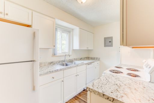 September Savings Start at Just $99! Make your move by September 23rd and pay just $99 for your first month’s rent. Contact us for details! or Huge Leasing Special: Choose Your Reward Bonus! Pet Deposit and Monthly Pet Rent Waived for One Year, $750 Move – photo 1