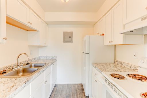 September Savings Start at Just $99! Make your move by September 23rd and pay just $99 for your first month’s rent. Contact us for details! or Huge Leasing Special: Choose Your Reward Bonus! Pet Deposit and Monthly Pet Rent Waived for One Year, $750 Move – photo 1