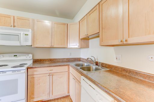 September Savings start at just $99! Make your move by 9/23 and pay $99 for your 1st month's rent. Call now for details! – photo 1