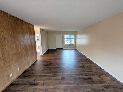 Renovated Top-Floor 2BR/1BA Near USF | Great Views – photo 1