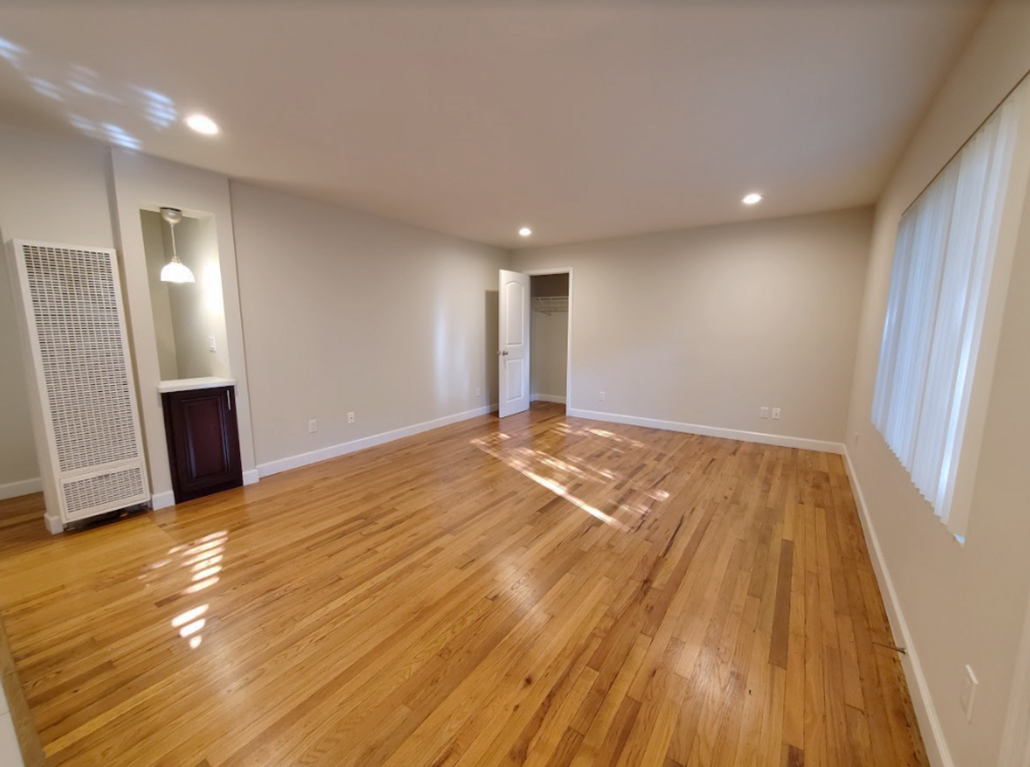 Redwood City Apartment: 585 Cassia Street