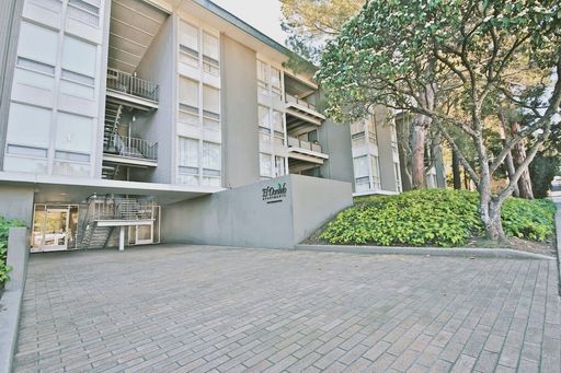 *Tons of light! *In-Unit W/D, *On-Site Gym, *SS Appliances, *Garden View (Belmont)