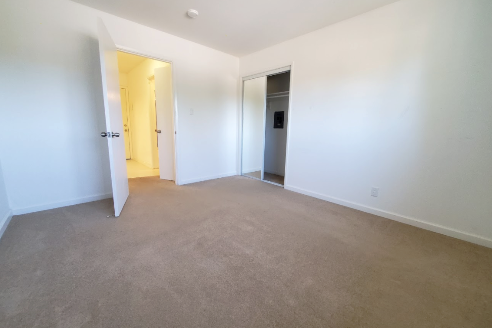 Redwood City Apartment: 1114 Hopkins Ave