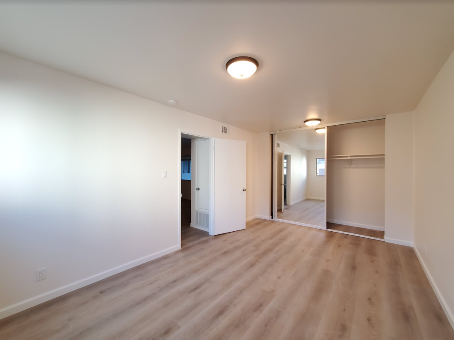 Redwood City Apartment: 22 Arch Street