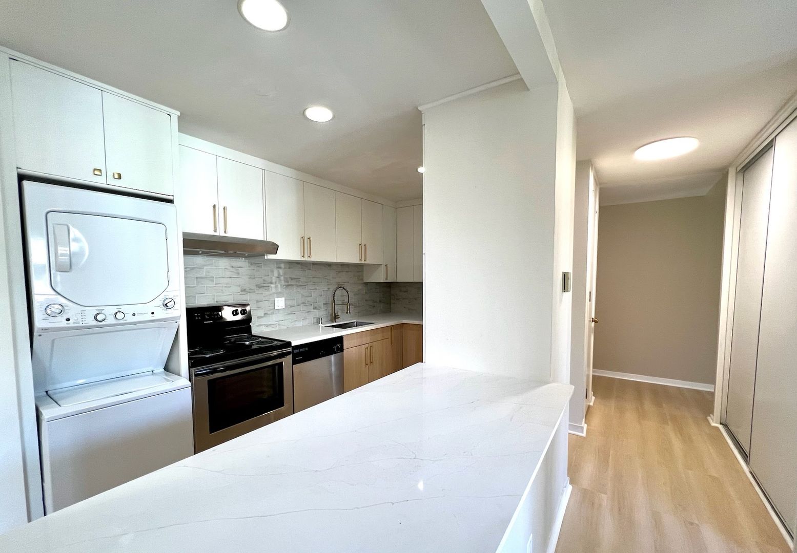Belmont Apartment: 2101 Carlmont Drive