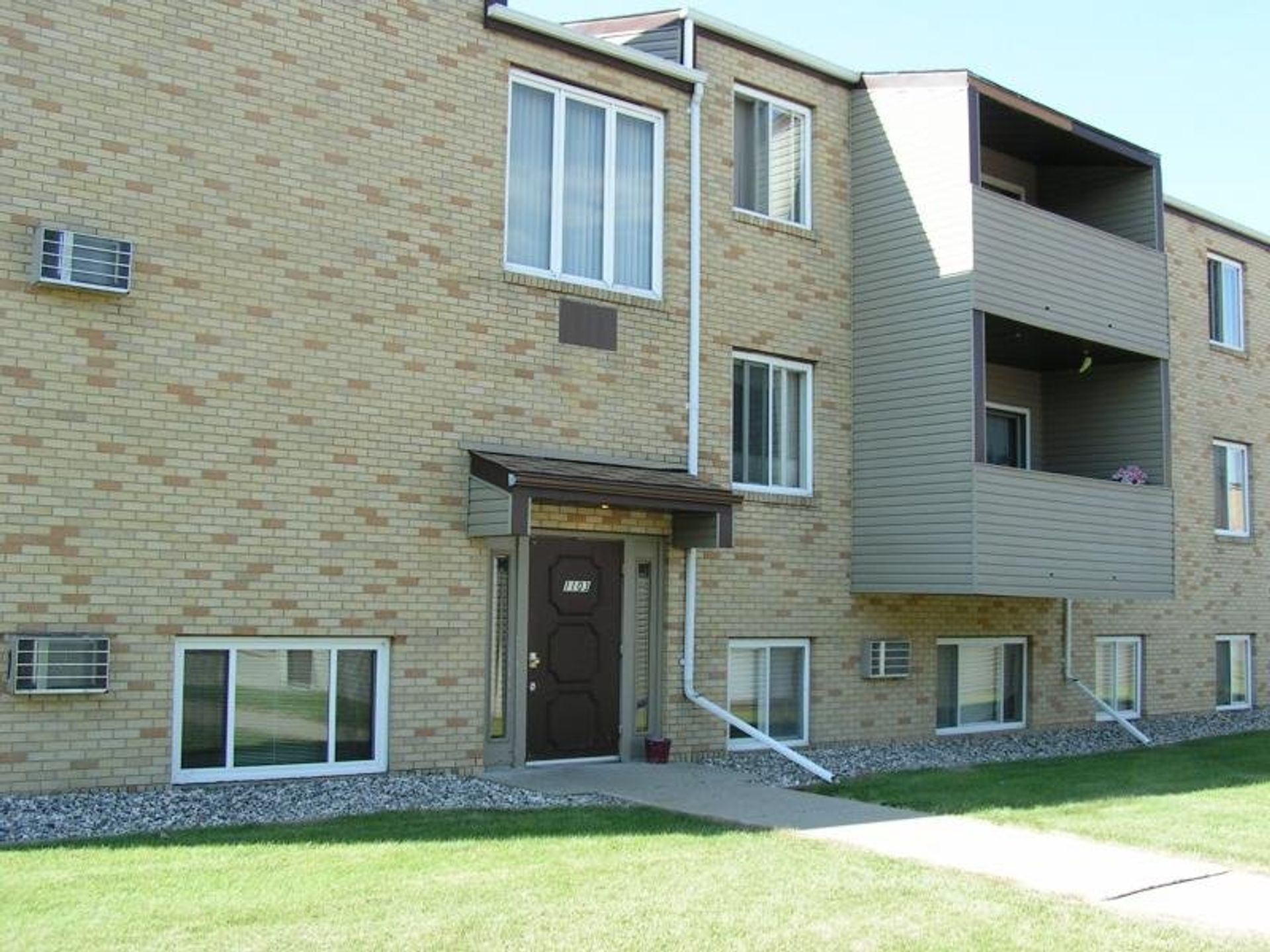 Wahpeton Apartment: 1111 14th Avenue North