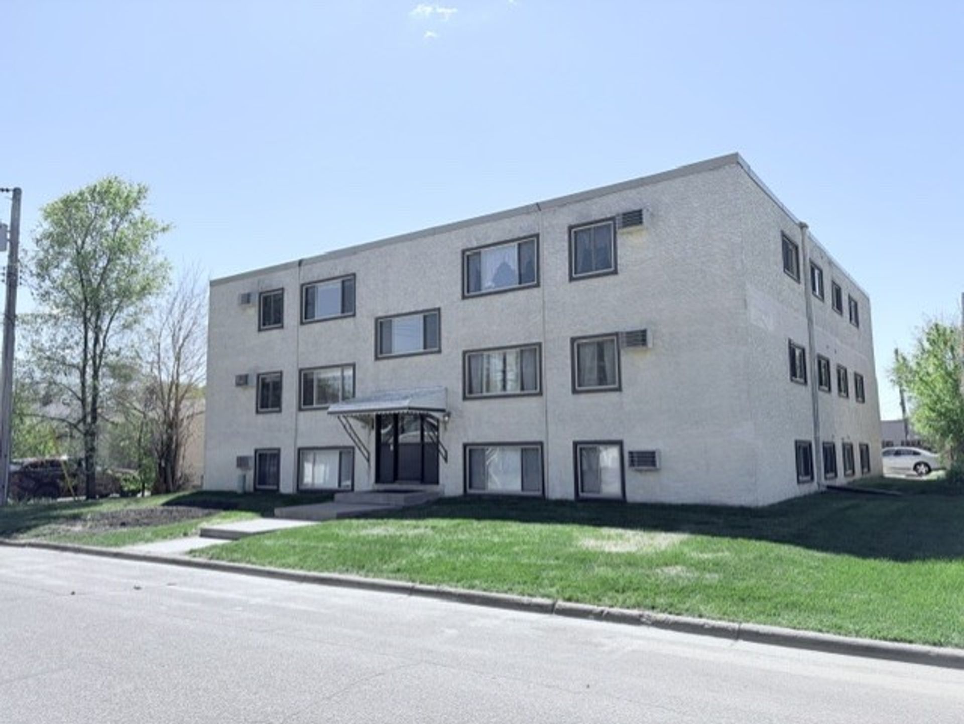 Osseo Apartment: 308 Second Street SE