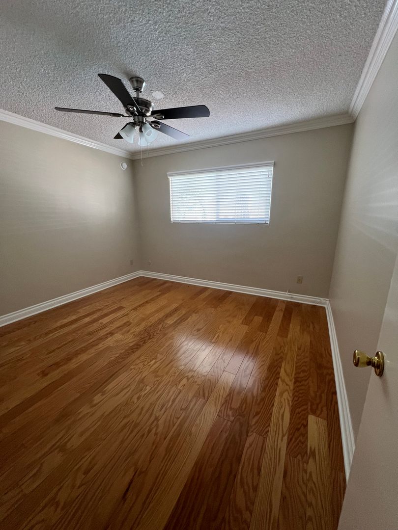 Los Angeles Apartment: 4315 Don Tomaso Dr