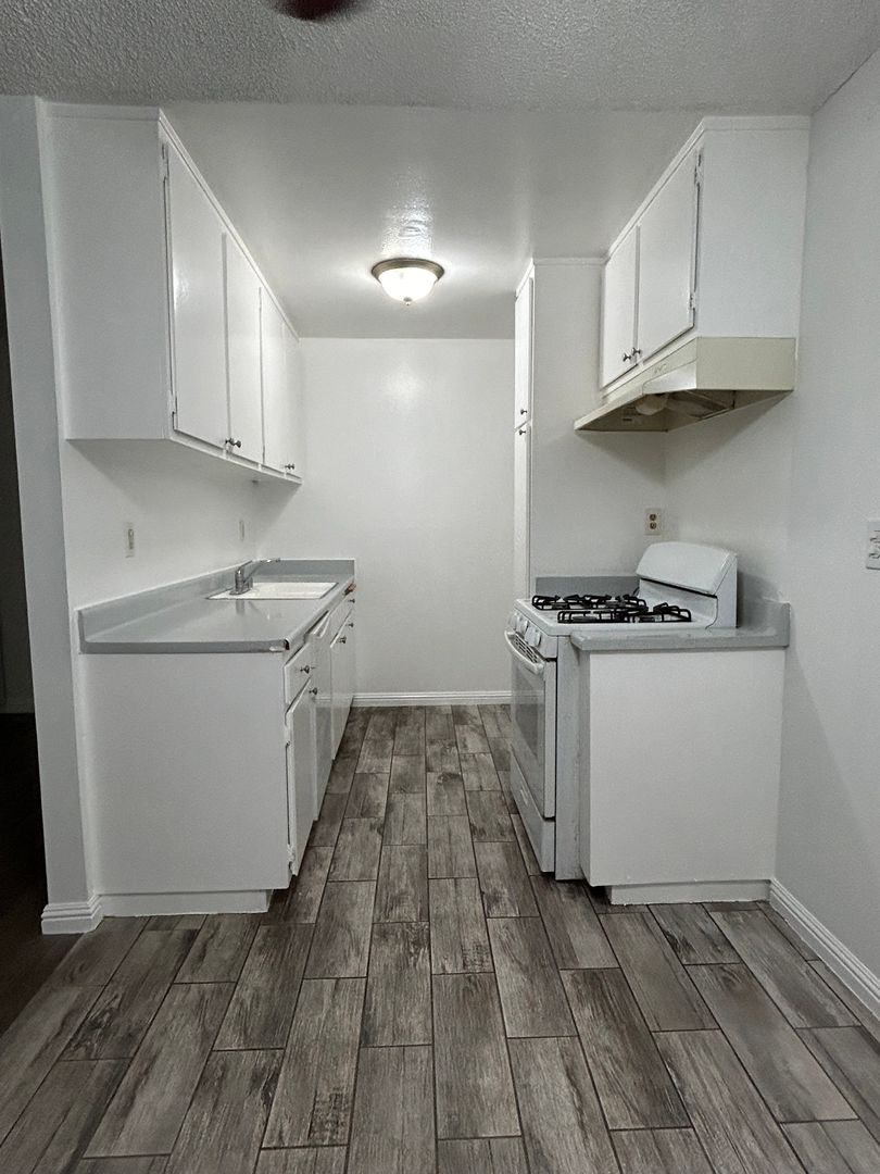 North Hollywood Apartment: 6210 Whitsett Ave