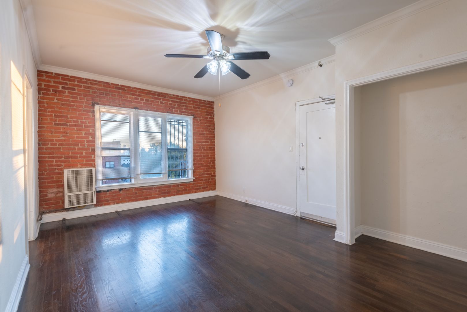 Los Angeles Apartment: 1059 S. Manhattan Pl