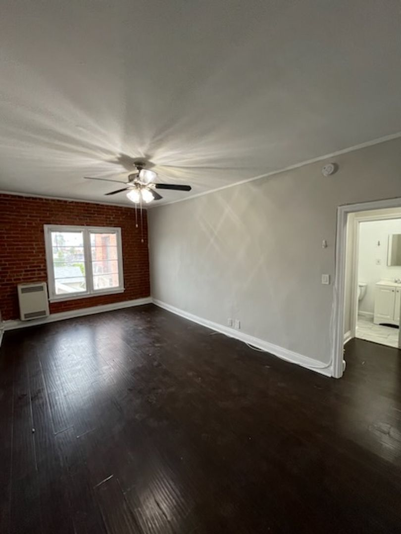 Los Angeles Apartment: 1059 S. Manhattan Pl