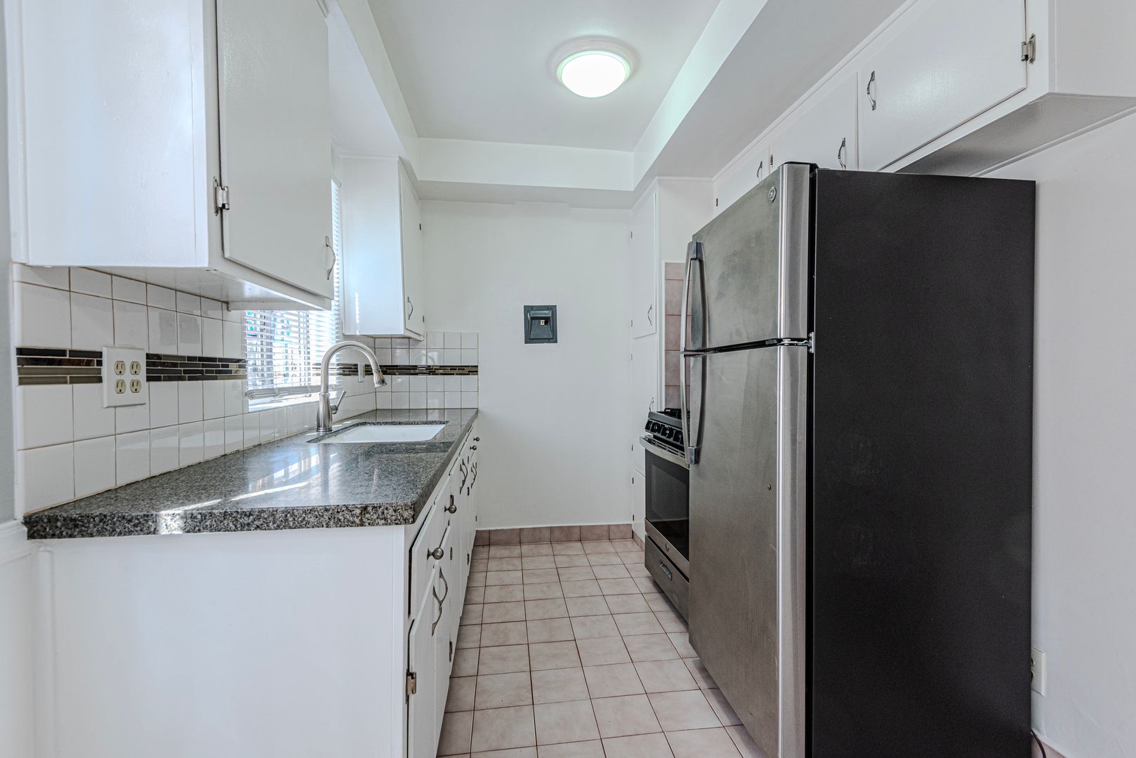 Inglewood Apartment: 10219 Woodworth Ave