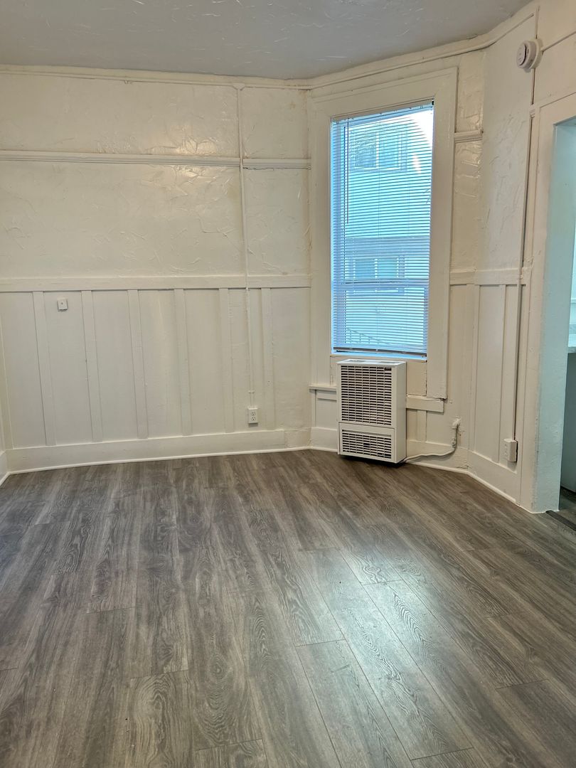 Los Angeles Apartment: 2622 San Marino St.