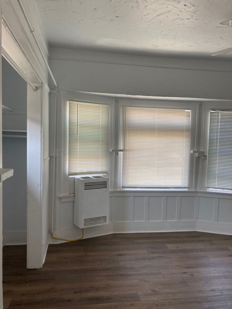 Los Angeles Apartment: 2622 San Marino St.