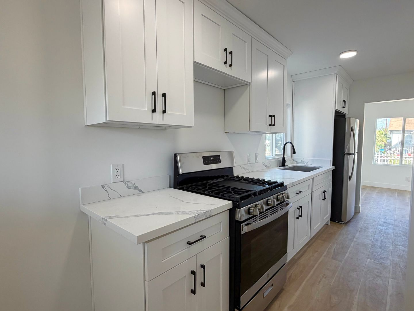 Los Angeles Apartment: 7707 Miramonte Blvd