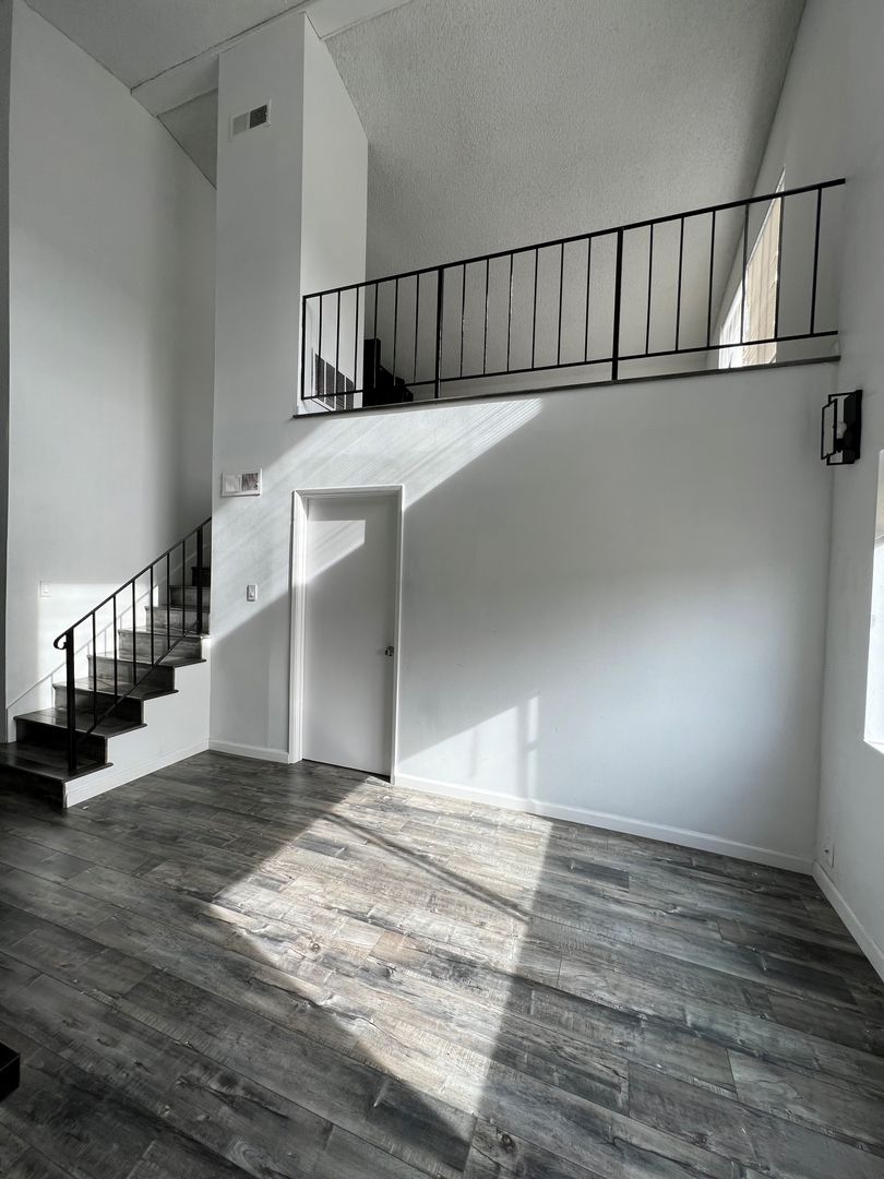 Sherman Oaks Apartment: 4336 Ventura Canyon Ave