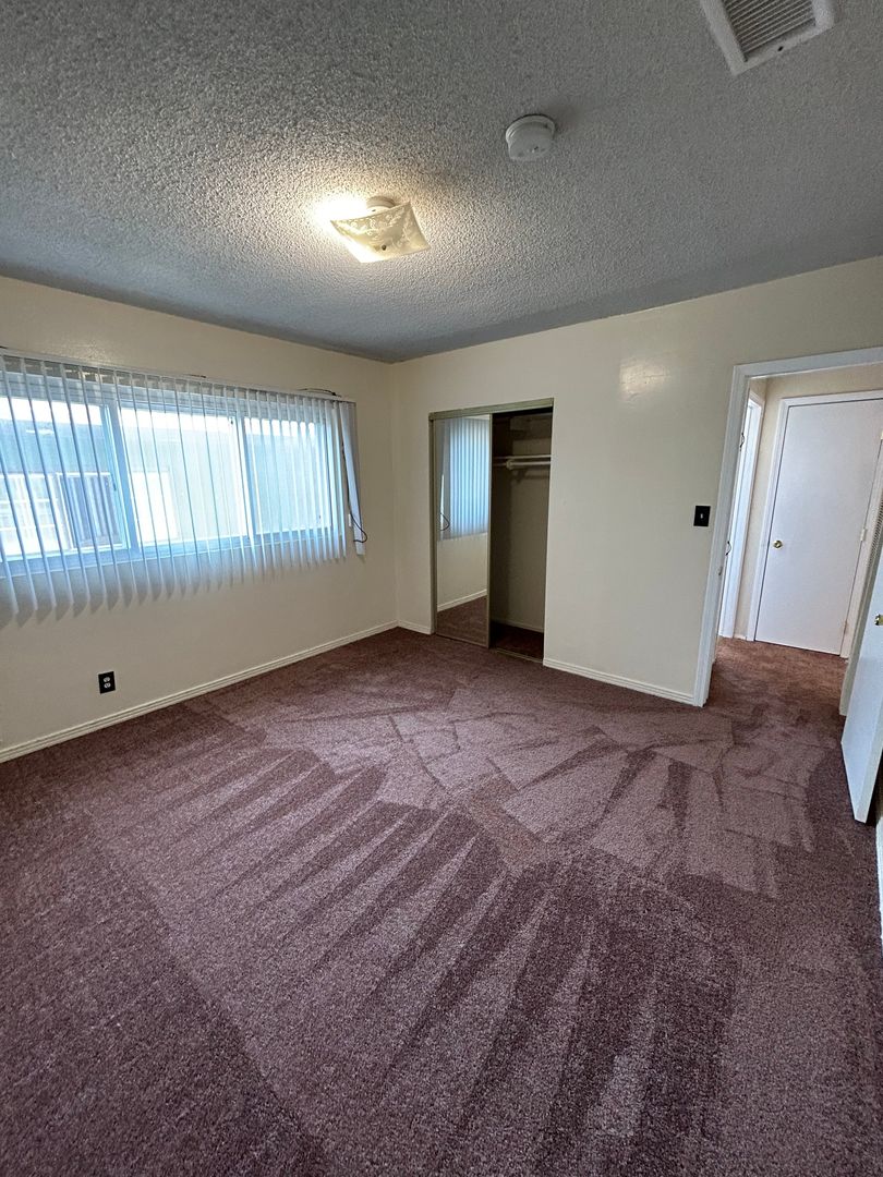 Inglewood Apartment: 10230 Woodworth Ave