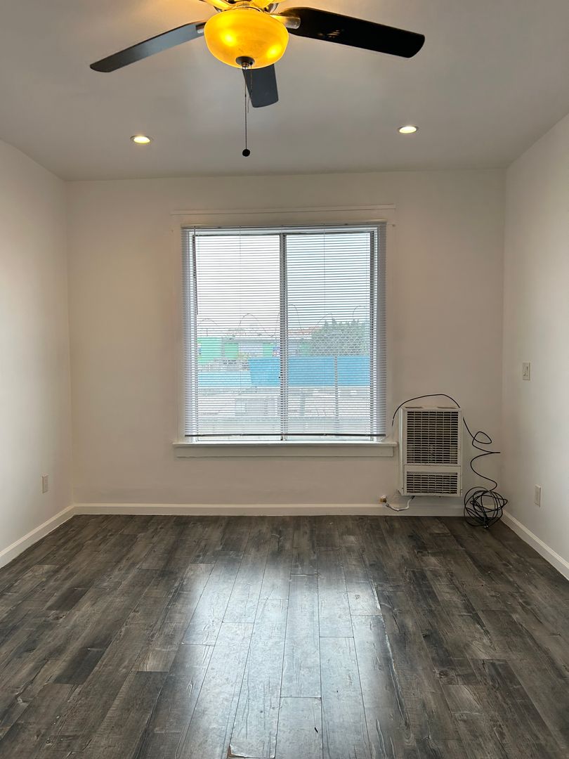 Los Angeles Apartment: 1237 S Alvarado St
