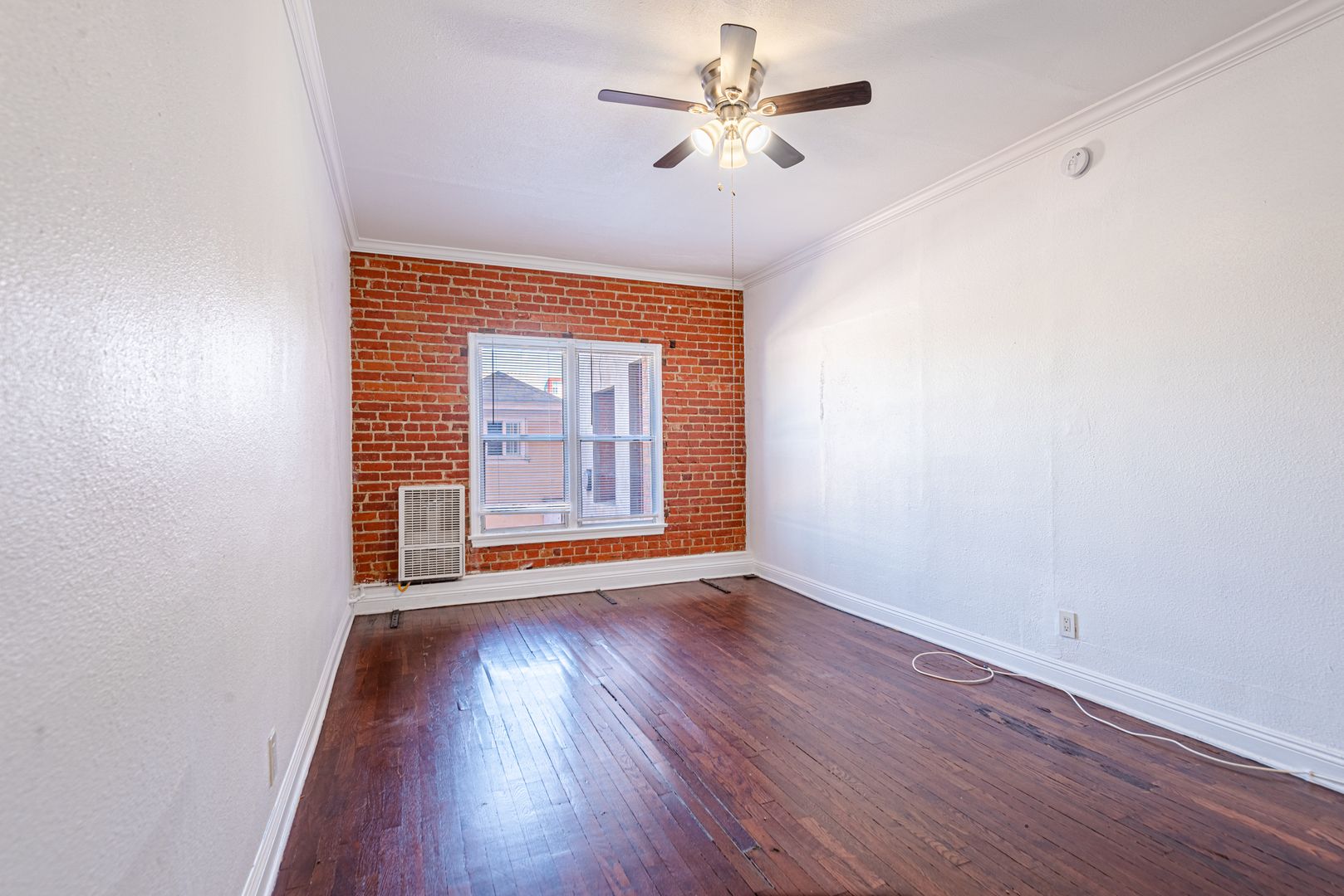 Los Angeles Apartment: 1059 S. Manhattan Pl