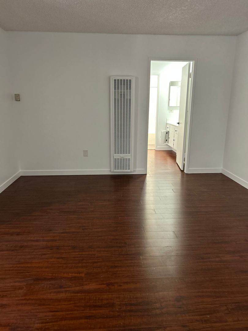 North Hollywood Apartment: 6210 Whitsett Ave