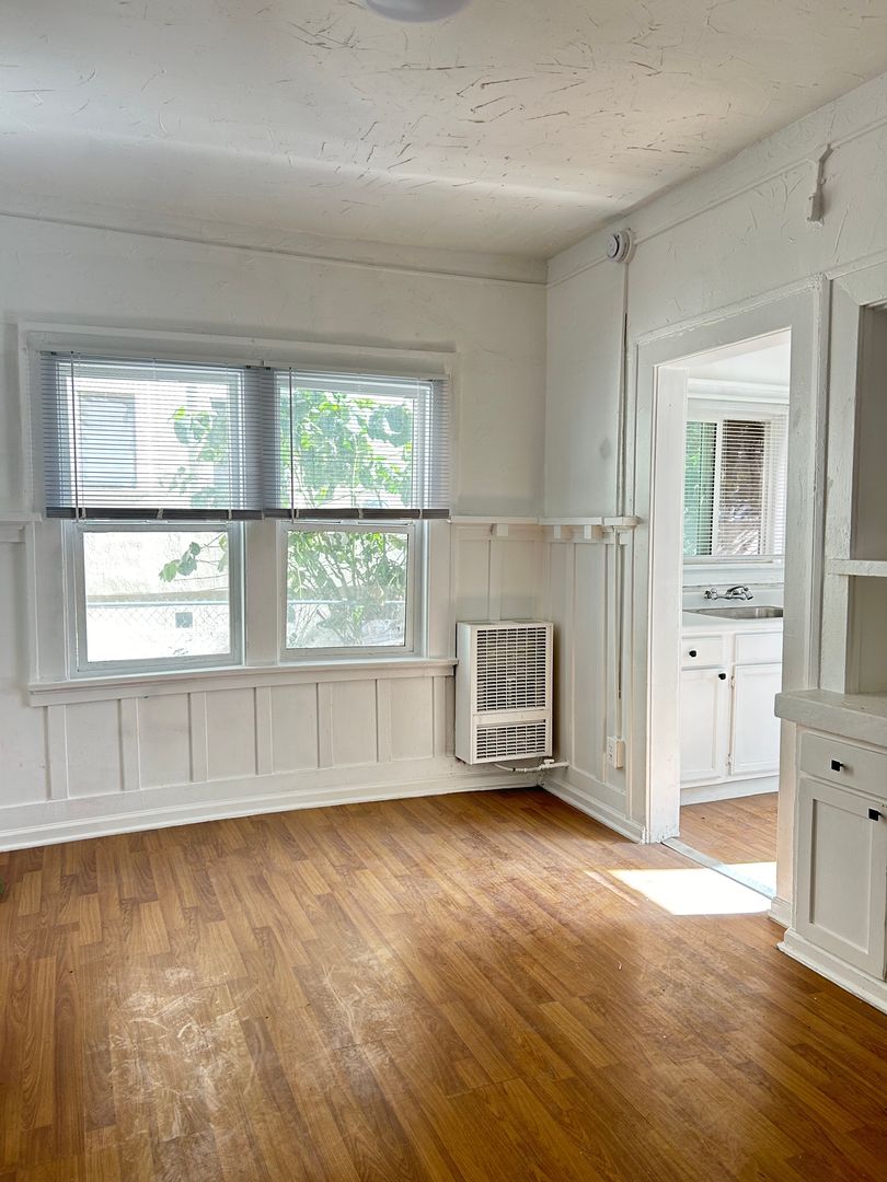 Los Angeles Apartment: 2622 San Marino St.