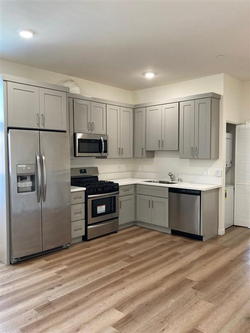 Van Nuys Apartment: 16753-16755 1/2 Sherman Way