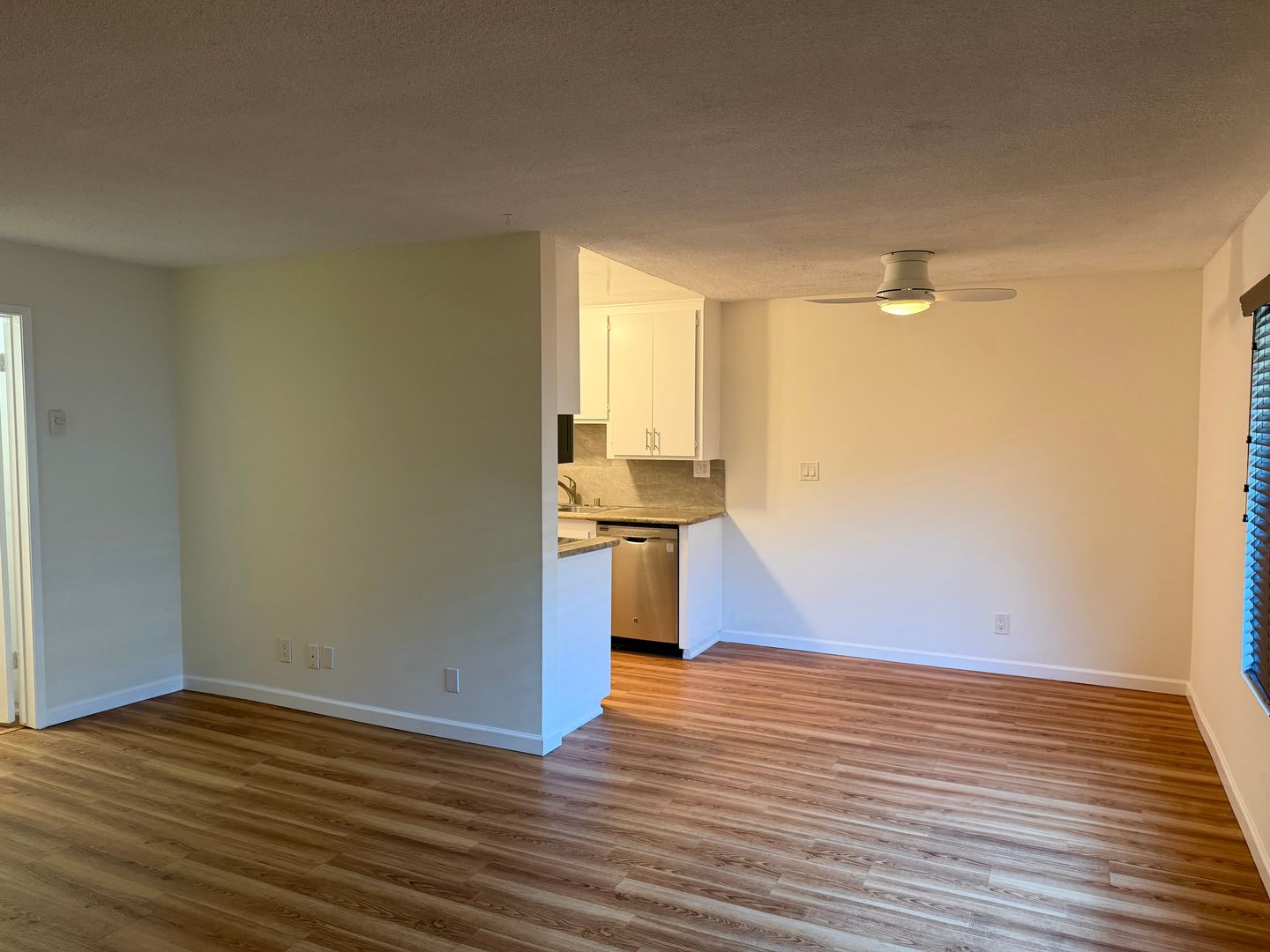 Long Beach Apartment: 1929 E Appleton St
