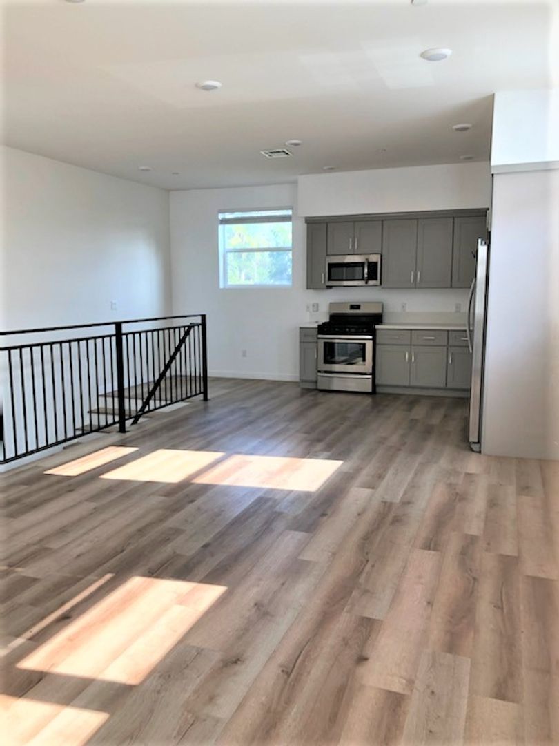 Van Nuys Apartment: 16753-16755 1/2 Sherman Way