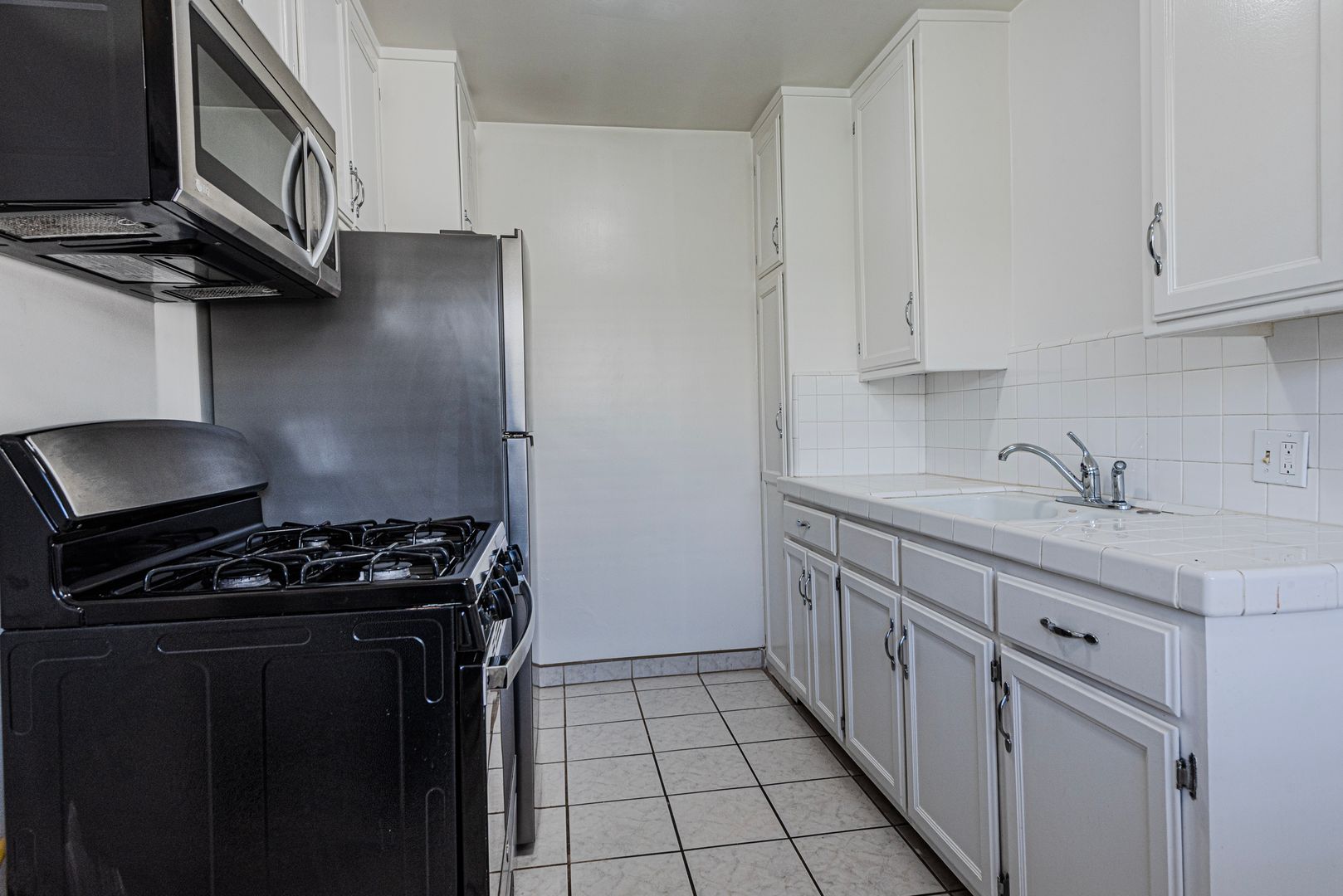 Inglewood Apartment: 10226 Darby Ave
