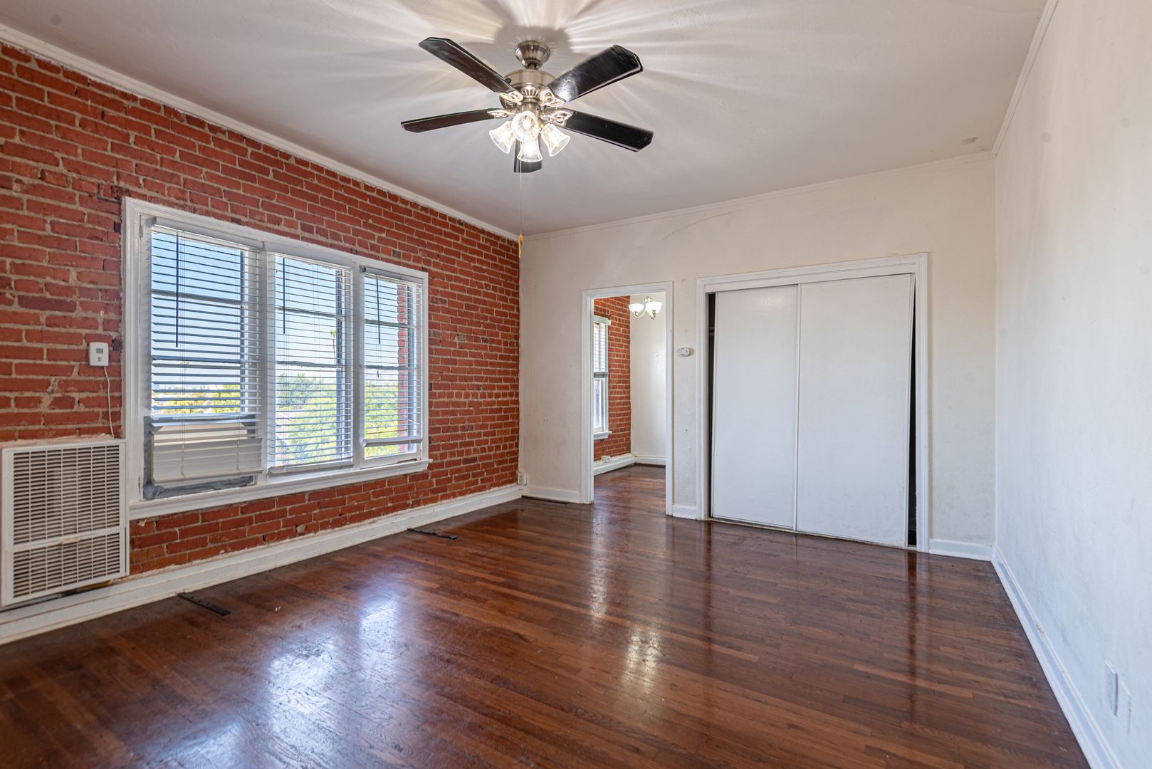 Los Angeles Apartment: 1059 S. Manhattan Pl
