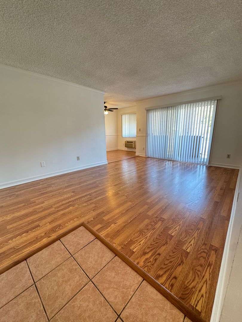 Los Angeles Apartment: 4315 Don Tomaso Dr